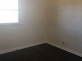  4616 E Indian Trl, Louisville, Ky 40213 3 Beds 1 Bath 800 Sqft in Louisville, KY (Photo 7 of 8)