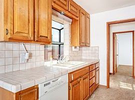  454 N Shattuck Pl, Orange, Ca 92866 4 Beds 3 Baths 1,814 Sqft in Orange, CA (Photo 7 of 9)