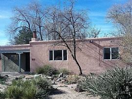  218 Miramonte St, Santa Fe, Nm 87501 2 Beds 1 Bath 1,250 Sqft in Santa Fe, NM (Photo 4 of 5)