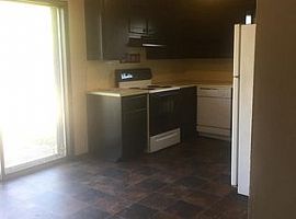  1507 Rock Ridge Ct, Norman, Ok 73071 2 Beds 1 Bath 1,800 Sqft in Norman, OK (Photo 4 of 5)