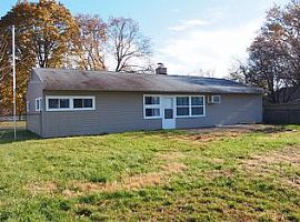  470 Lakeside Dr, Levittown, Pa 19054 3 Beds 1 Bath 1,100 Sqft in Levittown, PA