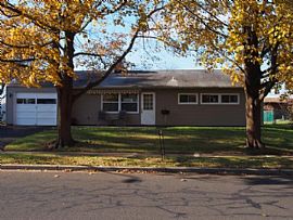  470 Lakeside Dr, Levittown, Pa 19054 3 Beds 1 Bath 1,100 Sqft in Levittown, PA (Photo 2 of 9)