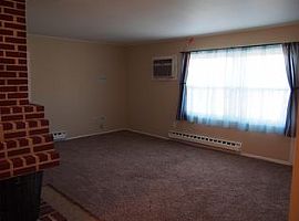  470 Lakeside Dr, Levittown, Pa 19054 3 Beds 1 Bath 1,100 Sqft in Levittown, PA (Photo 3 of 9)