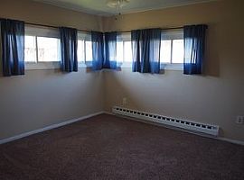  470 Lakeside Dr, Levittown, Pa 19054 3 Beds 1 Bath 1,100 Sqft in Levittown, PA (Photo 6 of 9)