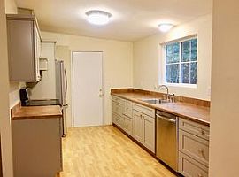 4848 119th Ave Se, Bellevue, Wa 98006 3 Beds 2 Baths 1,290 Sqft in Bellevue, WA (Photo 5 of 11)