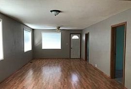 147 Garfield St, Sumas, Wa 98295 3 Beds 1 Bath 1,002 Sqft in Sumas, WA (Photo 1 of 8)