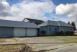 147 Garfield St, Sumas, Wa 98295 3 Beds 1 Bath 1,002 Sqft in Sumas, WA (Photo 4 of 8)