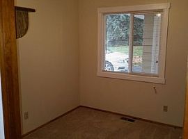 2595 Cathy Dr Ne, Canton, Oh 44705 3 Beds 1 Bath 1,012 Sqft in Canton, OH (Photo 3 of 8)