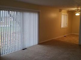 2595 Cathy Dr Ne, Canton, Oh 44705 3 Beds 1 Bath 1,012 Sqft in Canton, OH (Photo 6 of 8)