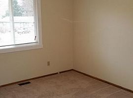 2595 Cathy Dr Ne, Canton, Oh 44705 3 Beds 1 Bath 1,012 Sqft in Canton, OH (Photo 7 of 8)