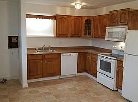 2595 Cathy Dr Ne, Canton, Oh 44705 3 Beds 1 Bath 1,012 Sqft in Canton, OH (Photo 8 of 8)