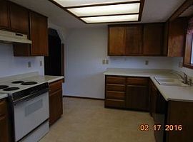 3392 Wellington Dr, Medford, Or 97504 3 Beds 2 Baths 1,435 Sqft in Medford, OR (Photo 4 of 7)