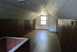 846 Ne 111th Ave, Portland, Or 97220 3 Beds 1 Bath 1,465 Sqft in Portland, OR (Photo 4 of 6)