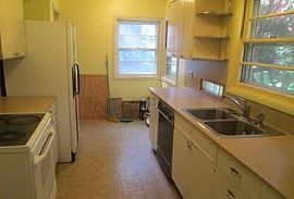846 Ne 111th Ave, Portland, Or 97220 3 Beds 1 Bath 1,465 Sqft in Portland, OR (Photo 6 of 6)