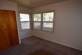  6421 E 13th St, Indianapolis, in 46219 2 Beds 1 Bath 1,176 Sqf in Indianapolis, IN (Photo 2 of 8)