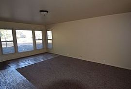  6421 E 13th St, Indianapolis, in 46219 2 Beds 1 Bath 1,176 Sqf in Indianapolis, IN (Photo 5 of 8)