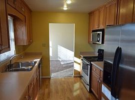  6421 E 13th St, Indianapolis, in 46219 2 Beds 1 Bath 1,176 Sqf in Indianapolis, IN (Photo 6 of 8)