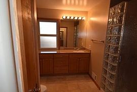  6421 E 13th St, Indianapolis, in 46219 2 Beds 1 Bath 1,176 Sqf in Indianapolis, IN (Photo 7 of 8)