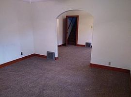  505 Johnson St, South Bend, in 46628 4 Beds 1 Bath 1,482 Sqft in South Bend, IN (Photo 3 of 9)