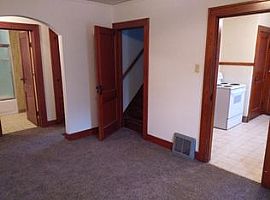  505 Johnson St, South Bend, in 46628 4 Beds 1 Bath 1,482 Sqft in South Bend, IN (Photo 4 of 9)
