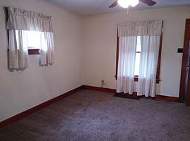  505 Johnson St, South Bend, in 46628 4 Beds 1 Bath 1,482 Sqft in South Bend, IN (Photo 6 of 9)