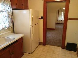  505 Johnson St, South Bend, in 46628 4 Beds 1 Bath 1,482 Sqft in South Bend, IN (Photo 8 of 9)
