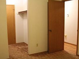  521 Izembek Cir, Anchorage, Ak 99508 3 Beds 1 Bath 1,200 Sqft in Anchorage, AK (Photo 4 of 8)