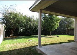 Beautiful One Story Home with Wide Open Floor Plan and High Cei in San Antonio, TX (Photo 7 of 7)