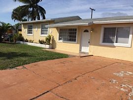 1451 Sw 46th Ave, Fort Lauderdale, Fl 33317 in Fort Lauderdale, FL