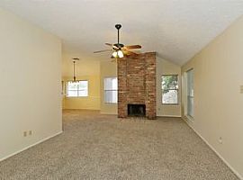 327 Richvale Ln, Webster, Tx 77598 3 Beds 2 Baths 1,378 Sqft in Webster, TX (Photo 3 of 5)