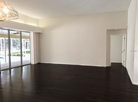 4967 Fallcrest Cir, Sarasota, in Sarasota, FL (Photo 3 of 10)