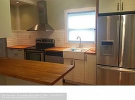 1613 Sw 13th St in Fort Lauderdale, FL (Photo 3 of 6)