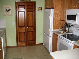 9156 N Sycamore Ct, Bayside, Wi 53217 in Bayside, WI (Photo 3 of 4)