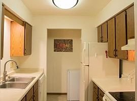  7717 Carrington Dr, Madison, Wi 53719 2 Beds 1 Bath 1,000 Sqft in Madison, WI (Photo 5 of 5)