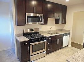  135 Timber Ct, Streamwood, Il 60107 3 Beds 1.5 Baths 1,064 Sqf in Streamwood, IL (Photo 4 of 4)