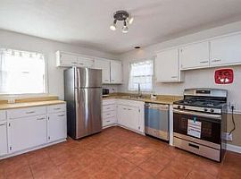  193 Saint Margaret Dr, Lexington, Ky 40502 3 Beds 1 Bath 1,464 in Lexington, KY (Photo 2 of 6)