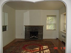Single Private Home in Fairmount Park in Philadelphia, PA (Photo 5 of 12)