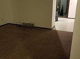 Spacious 2 Br/1 Ba Duplex in Green Bay, WI (Photo 10 of 10)