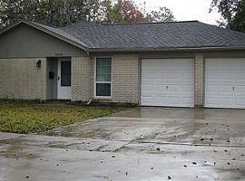 9405 Vicksburg Ave Texas City, Tx 77591 (747) 444-3766 in Texas City, TX (Photo 4 of 9)