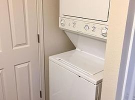 567 N Cedar St, Canby, Or 97013 2 Beds 1 Bath 800 Sqft in Canby, OR (Photo 5 of 7)