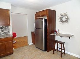 435 Meadowbrook Ave, Youngstown, Oh 44512 3 Beds 1 Bath 1,274 S in Youngstown, OH (Photo 6 of 11)