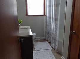 435 Meadowbrook Ave, Youngstown, Oh 44512 3 Beds 1 Bath 1,274 S in Youngstown, OH (Photo 7 of 11)