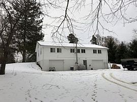 9162 Highland Dr, Brecksville, Oh 44141 2 Beds 1.5 Baths 1,000  in Brecksville, OH (Photo 5 of 6)