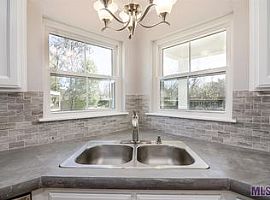 1449 E Silverleaf St, Gonzales, La 70737 3 Beds 2 Baths 1,270 S in Gonzales, LA (Photo 3 of 9)