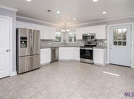 1449 E Silverleaf St, Gonzales, La 70737 3 Beds 2 Baths 1,270 S in Gonzales, LA (Photo 5 of 9)