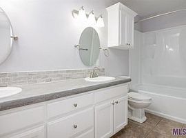 1449 E Silverleaf St, Gonzales, La 70737 3 Beds 2 Baths 1,270 S in Gonzales, LA (Photo 7 of 9)