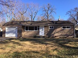 7827 Nall Ave, Prairie Village, Ks 66208 3 Beds 1 Bath 992 Sqft in Prairie Village, KS (Photo 3 of 6)