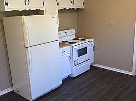 7827 Nall Ave, Prairie Village, Ks 66208 3 Beds 1 Bath 992 Sqft in Prairie Village, KS (Photo 5 of 6)