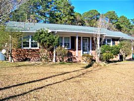 216 Carolina Pines Blvd,  Rent 500 Deposit 500 Total 1000 in New Bern, NC