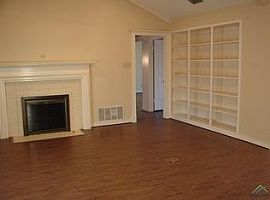 1118 Larkspur Ln, Tyler, Tx 75703 3 Beds 2 Baths 1,830 Sqft in Tyler, TX (Photo 2 of 9)